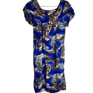 Hilo Hattie's Size Medium Hawai Originals Excellent Condition with Pockets.